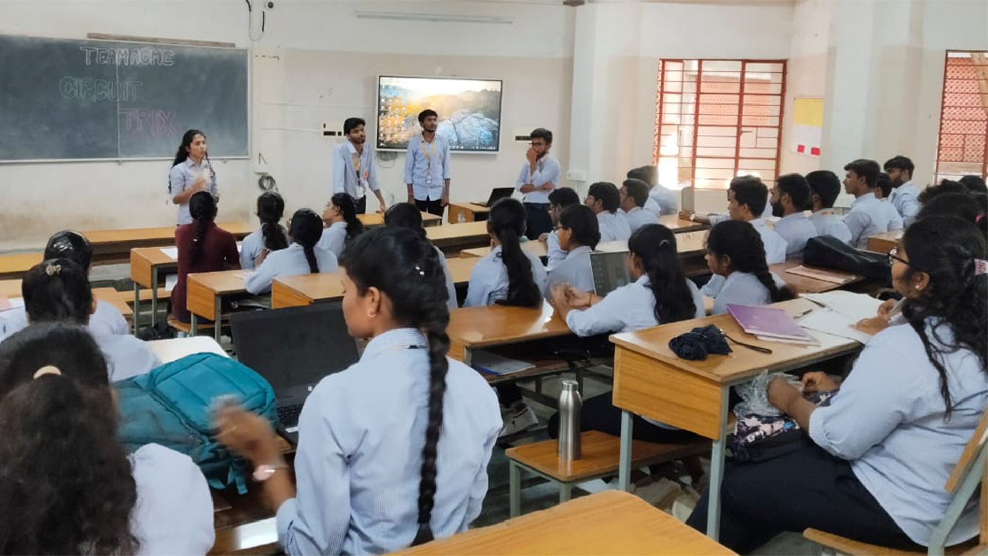 CIRCUITRIX 2025: A Creative Circuitry Challenge for Budding Engineers